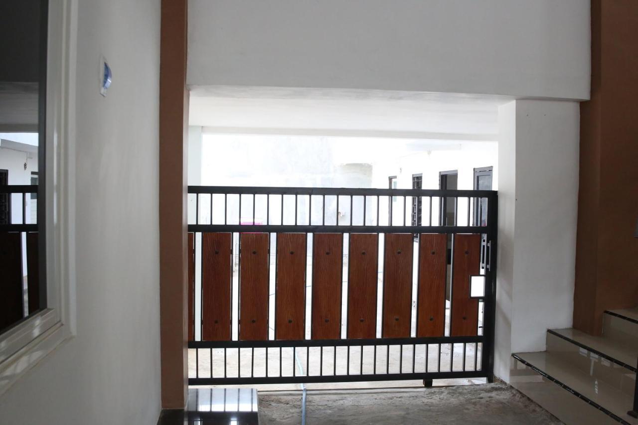 Reddoorz Syariah Near Suncity Mall Madiun Exterior photo
