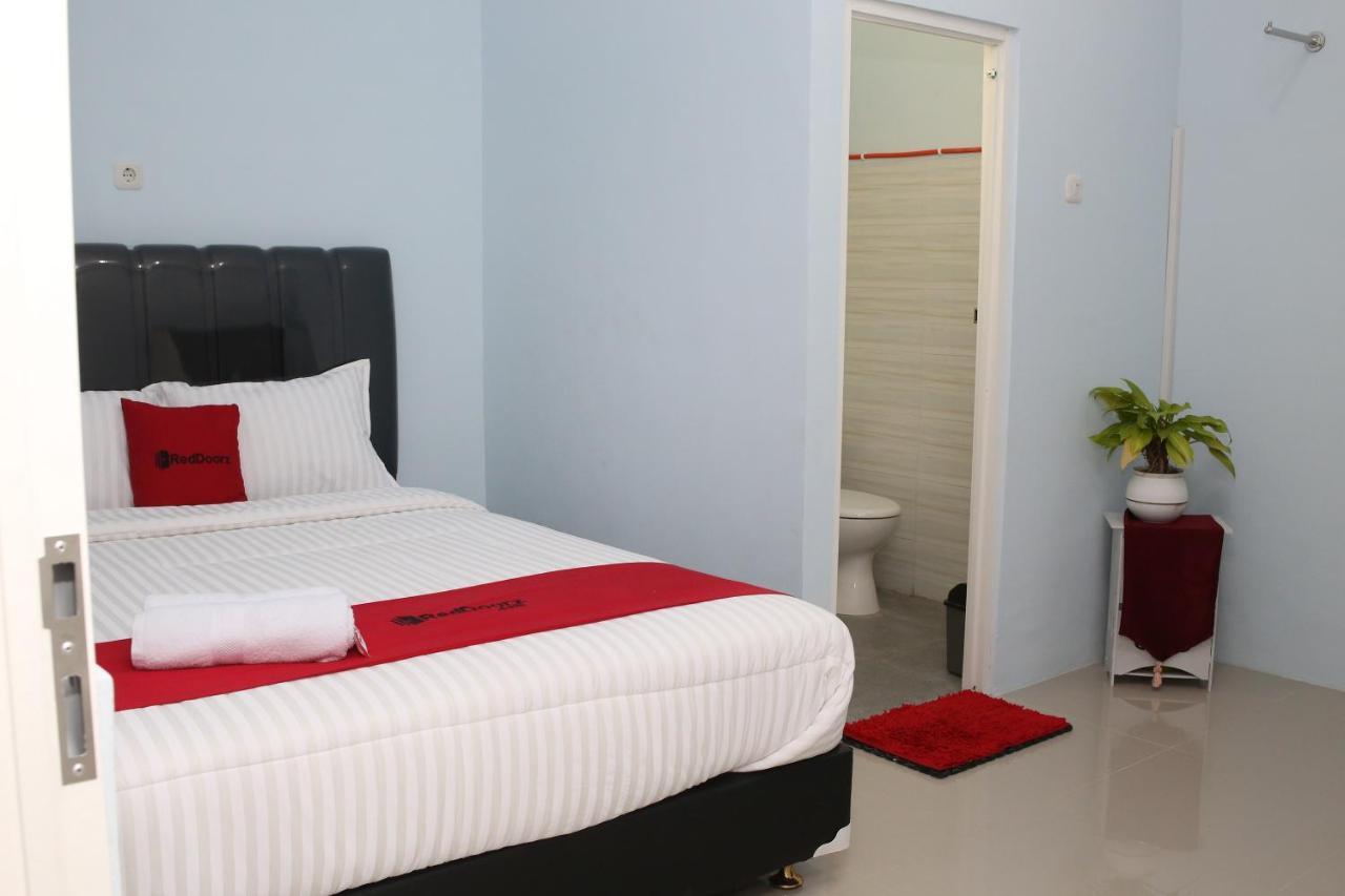 Reddoorz Syariah Near Suncity Mall Madiun Exterior photo